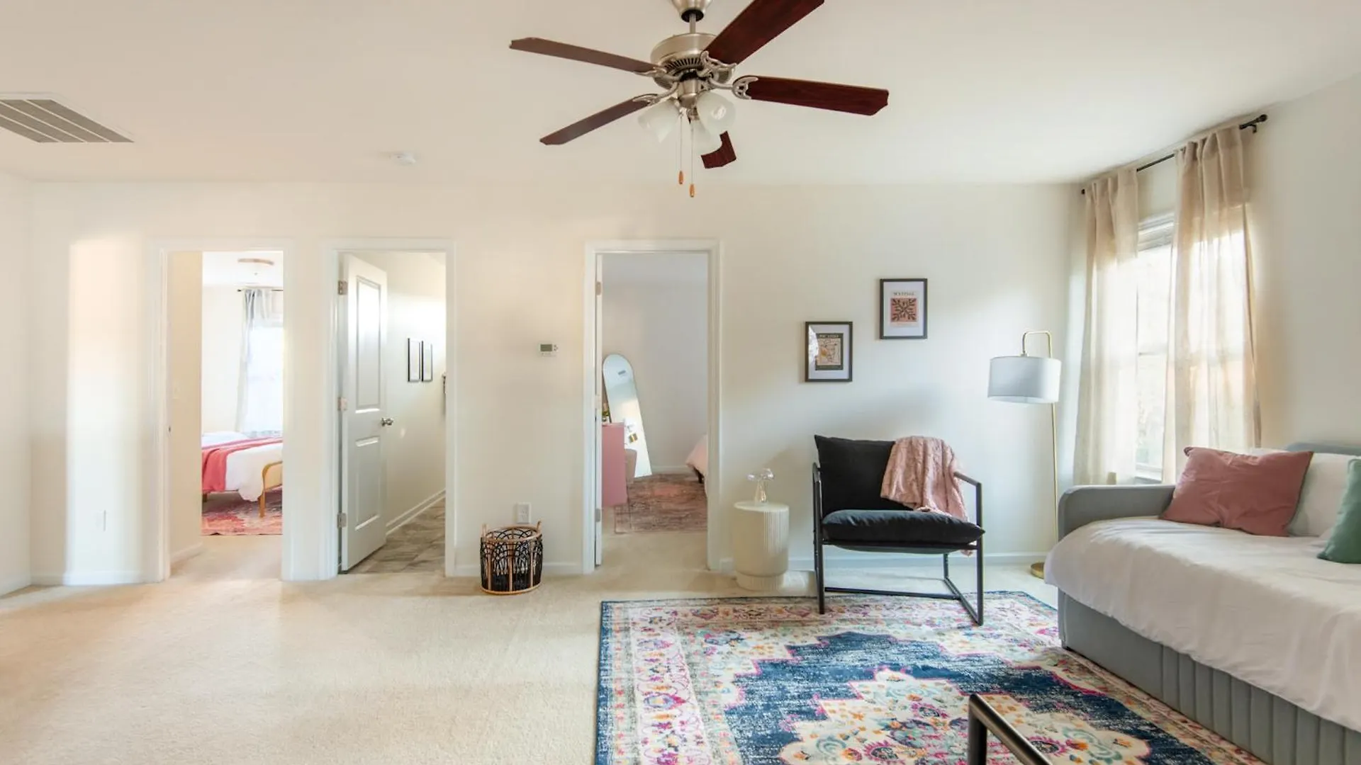 Near Clt Airport - 4Bd - Backyard - Balcony Villa Charlotte