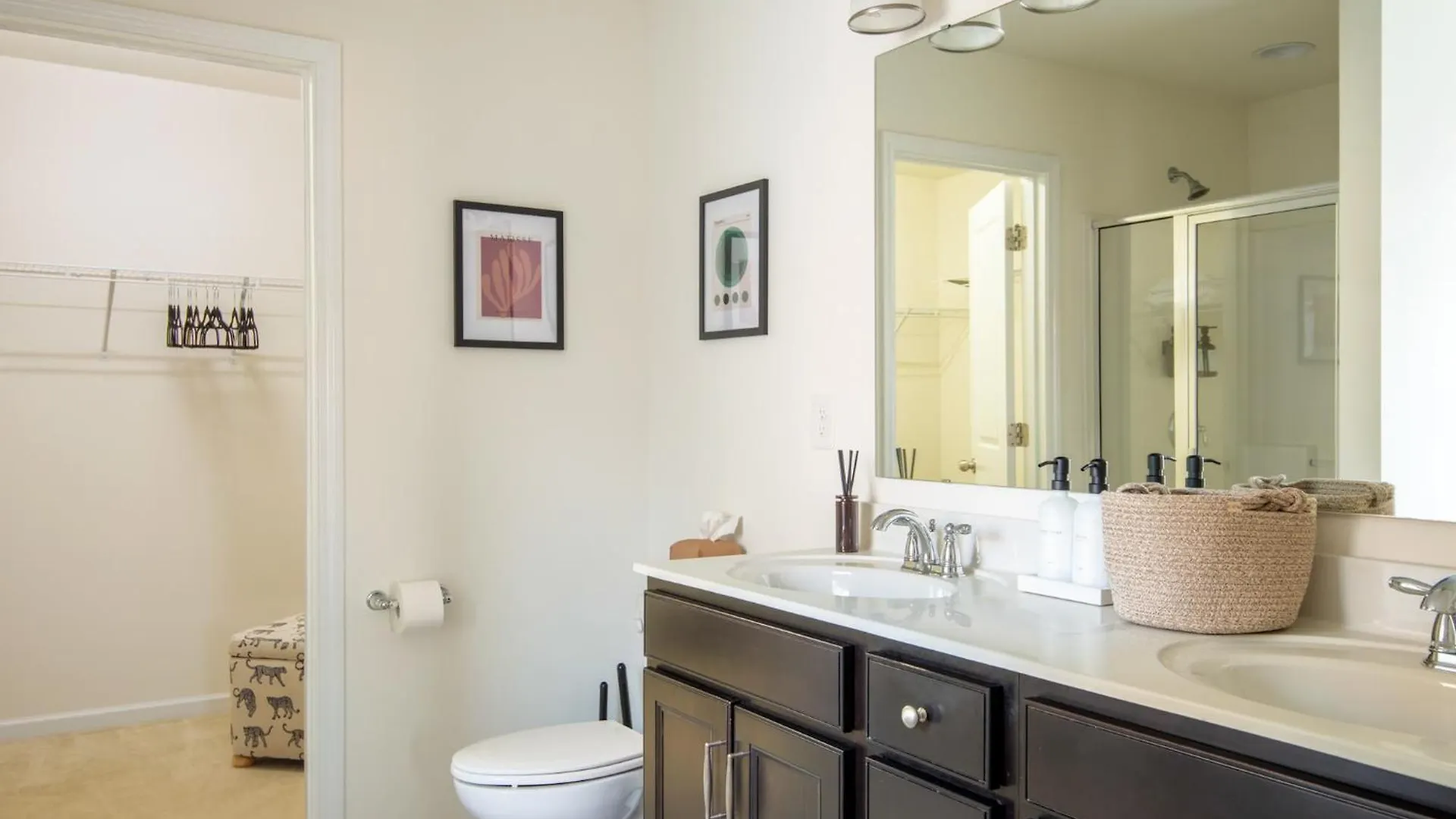 Near Clt Airport - 4Bd - Backyard - Balcony Villa Charlotte