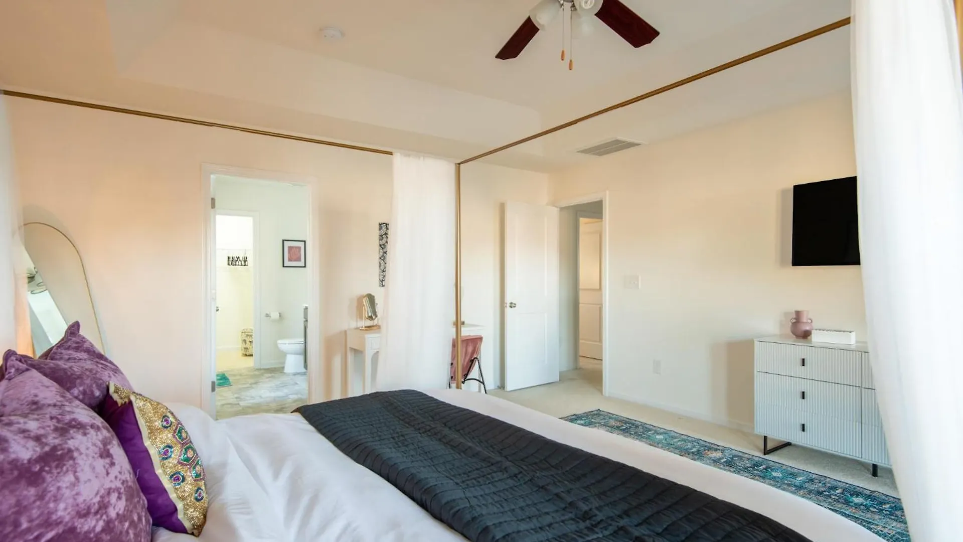 Near Clt Airport - 4Bd - Backyard - Balcony Villa Charlotte Tatil Evi