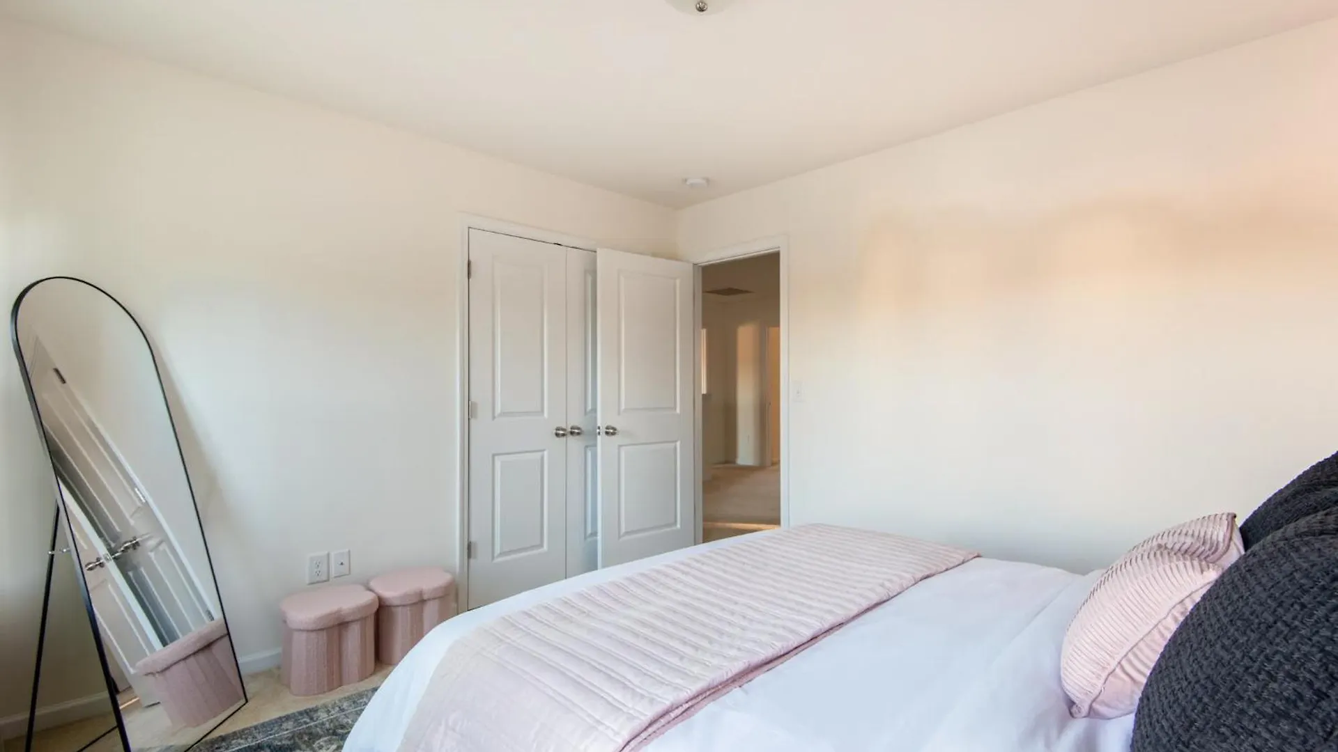 فيلا Near Clt Airport - 4Bd - Backyard - Balcony تشارلوت الولايات المتحدة الأمريكية